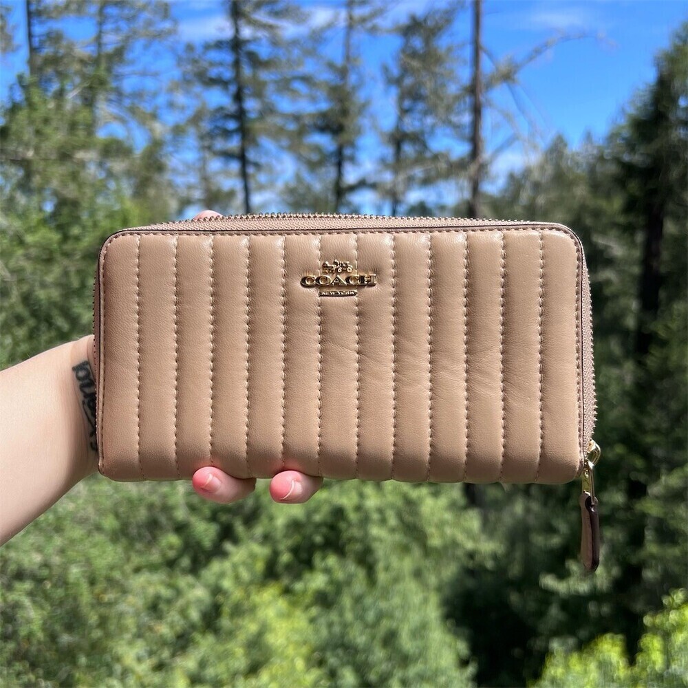 COACH Long Zip-Around Wallet Quilted Leather AUTHENTIC
